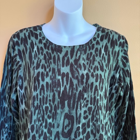 LOGO by Lori Goldstein Green and Black Patterned Sweater Sizes M - Picture 2 of 8